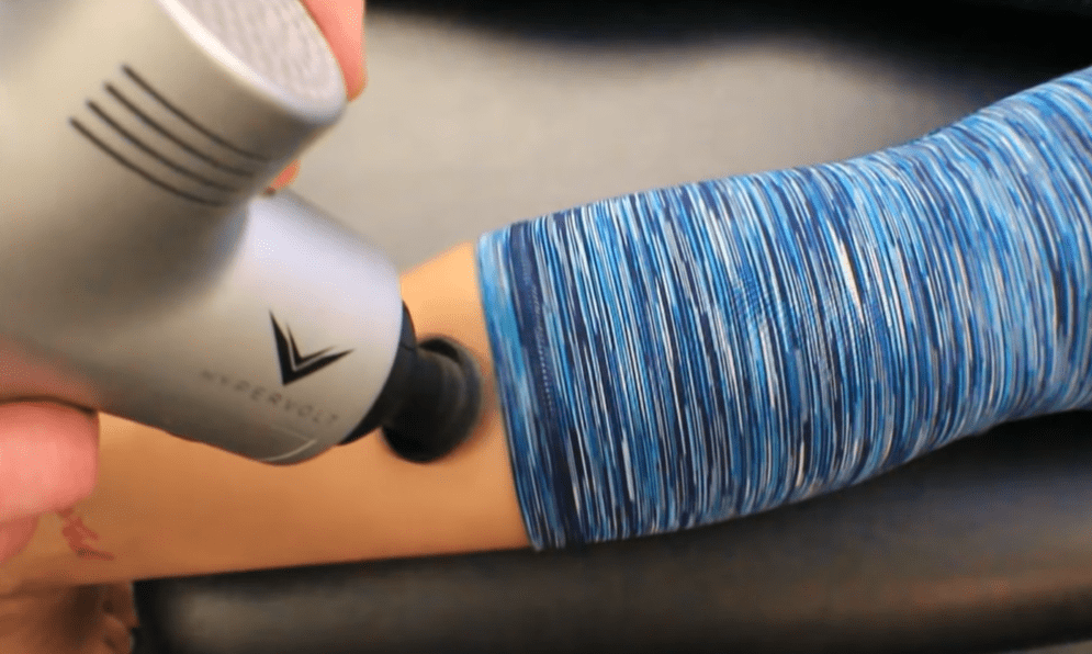 elektrische Massagepistole - neue Waffe gegen Verspannungen
